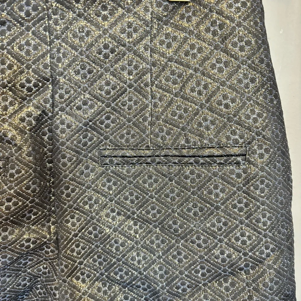 Forever 21 Black and Gold Patterned Shorts - size S​